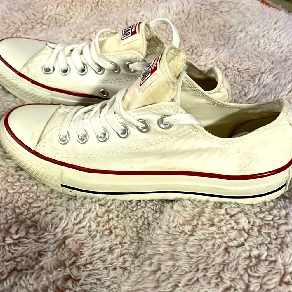 Women’s Converse Chuck Taylor All Star Low Sneakers in White size 7.5